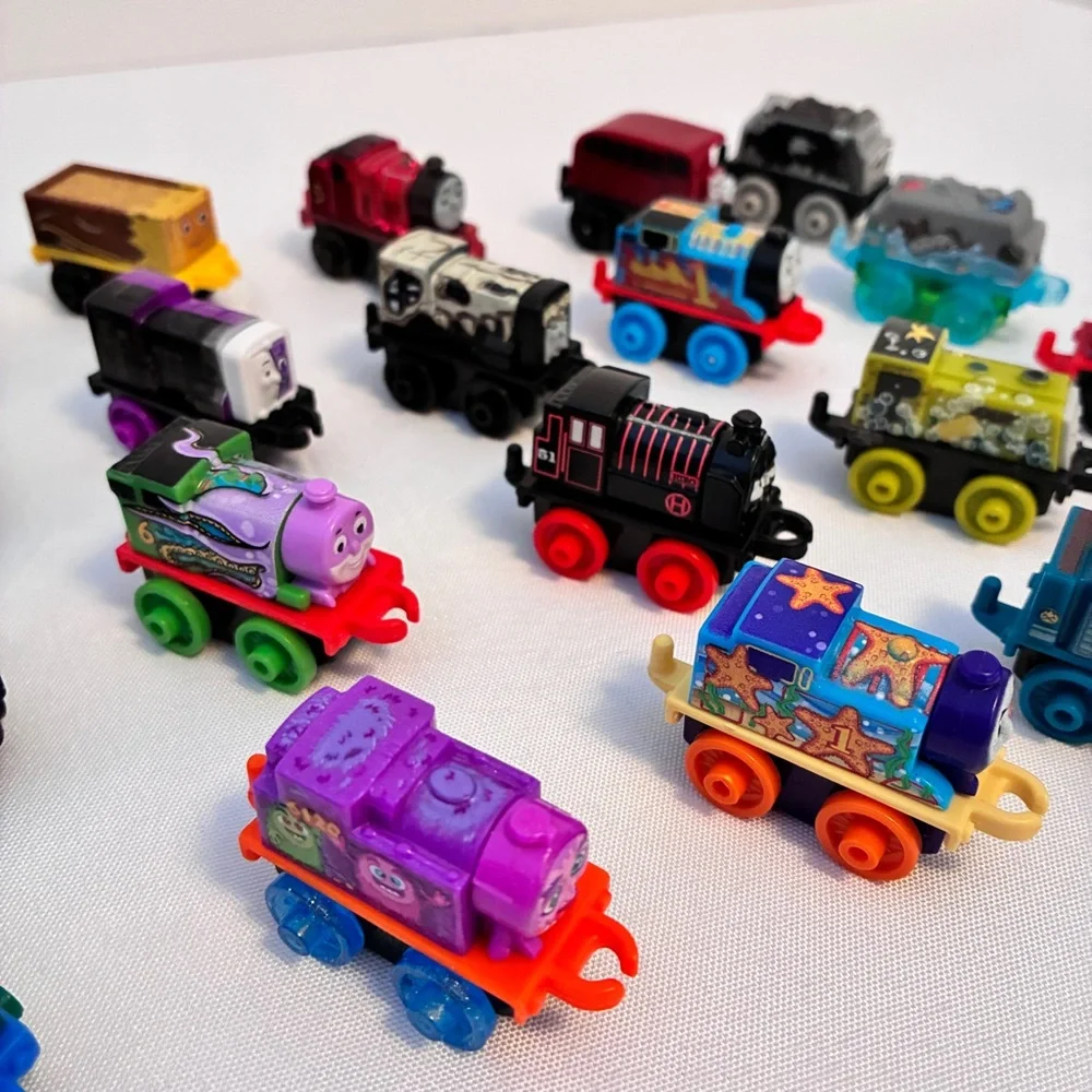 Fisher-Price Thomas & Friends Minis Toy Train 20 Pack Miniature Trains Unique